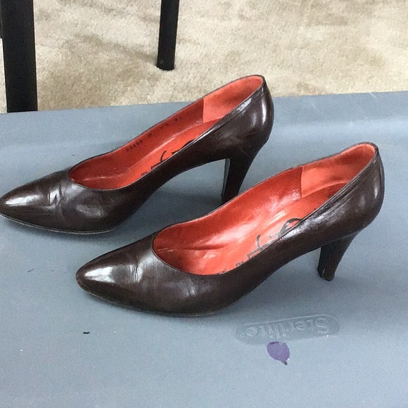 YSL Brown leather heel. Size 7 1/2. Fair condition - Picture 3 of 8